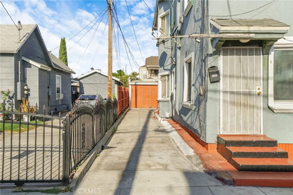 1071 Almond Court Long Beach, CA 90813