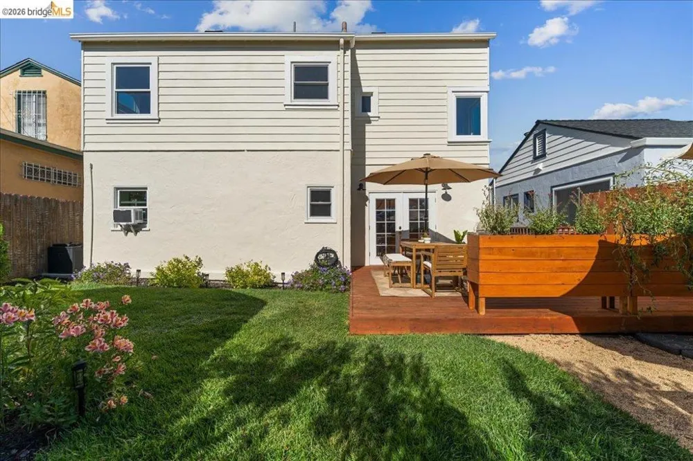 5327 Brann St Oakland, CA 94619