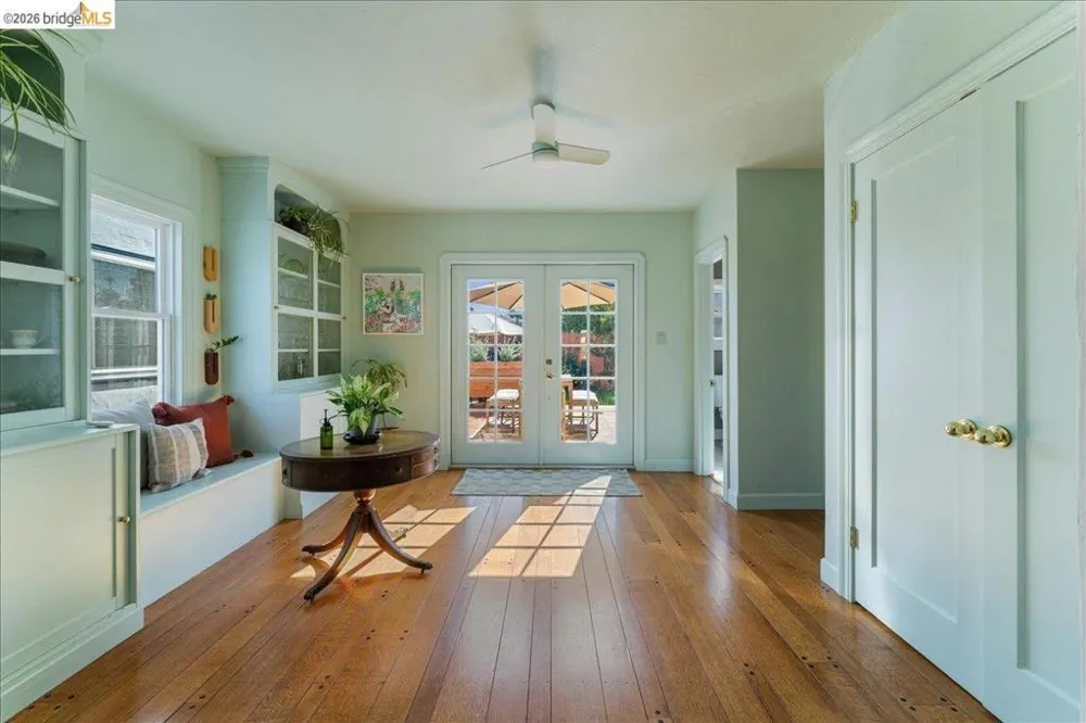 5327 Brann St Oakland, CA 94619