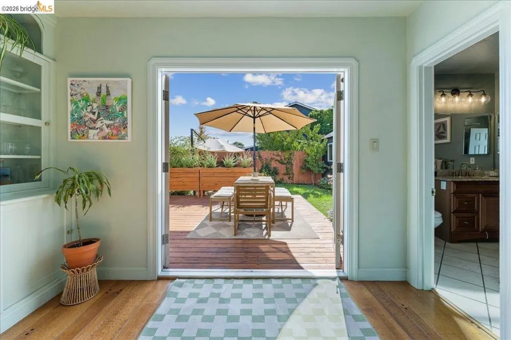 5327 Brann St Oakland, CA 94619
