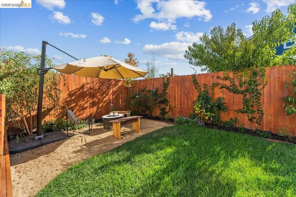5327 Brann St Oakland, CA 94619