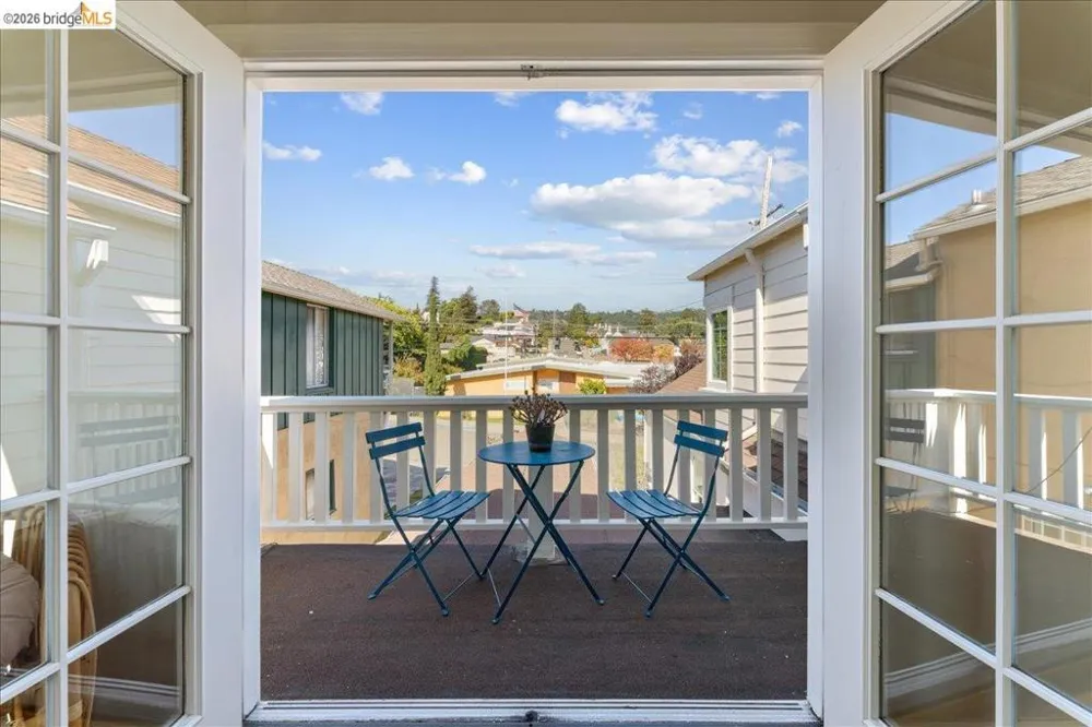 5327 Brann St Oakland, CA 94619