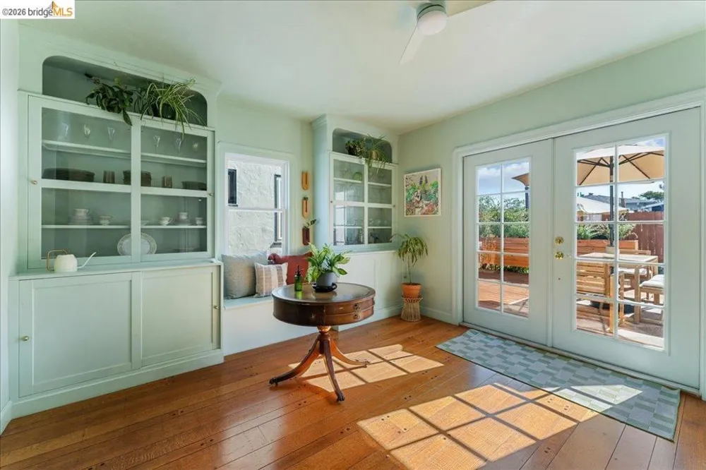 5327 Brann St Oakland, CA 94619