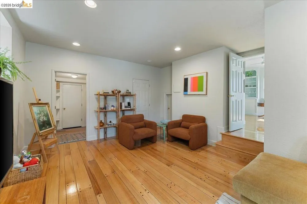 5327 Brann St Oakland, CA 94619