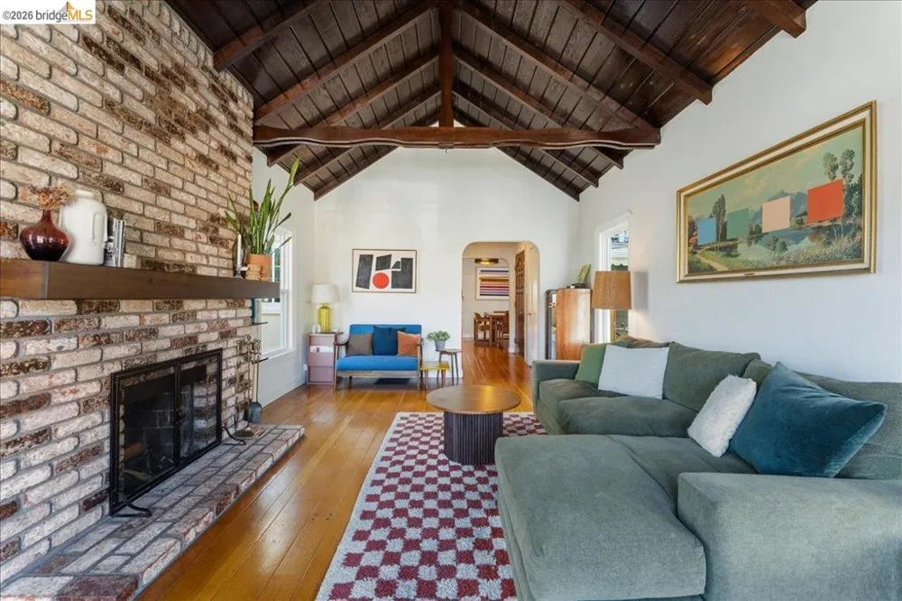 5327 Brann St Oakland, CA 94619