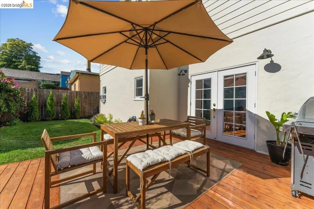 5327 Brann St Oakland, CA 94619