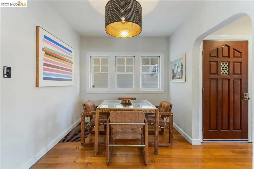 5327 Brann St Oakland, CA 94619