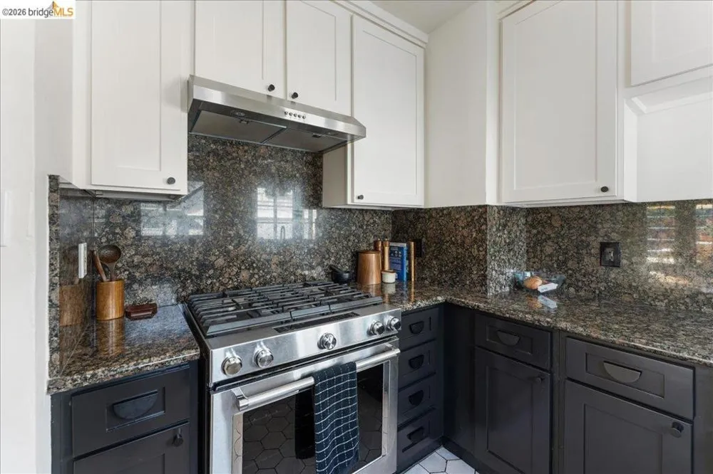 5327 Brann St Oakland, CA 94619