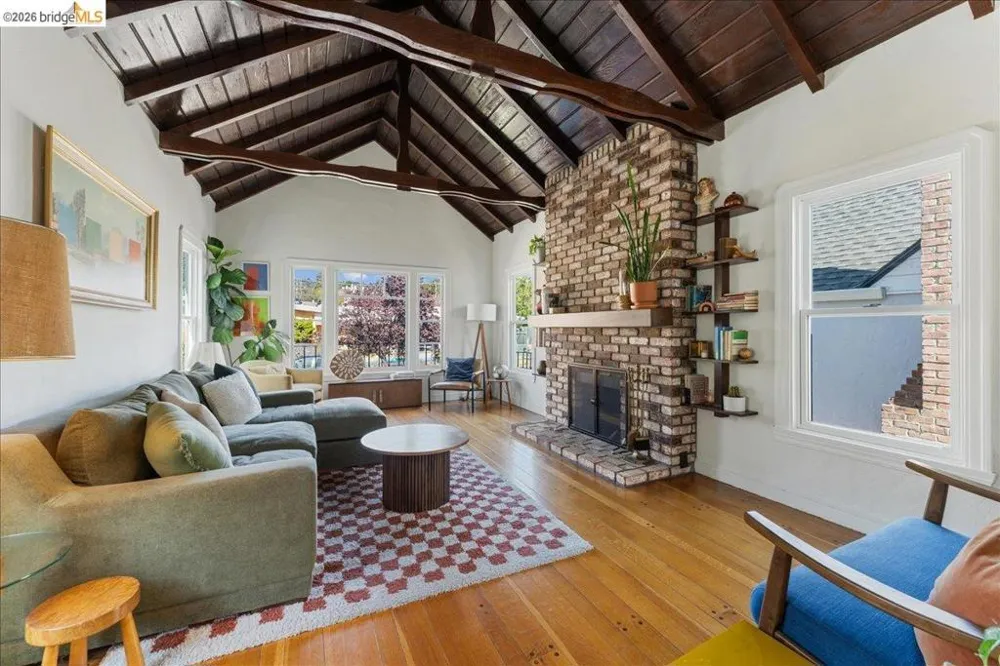 5327 Brann St Oakland, CA 94619