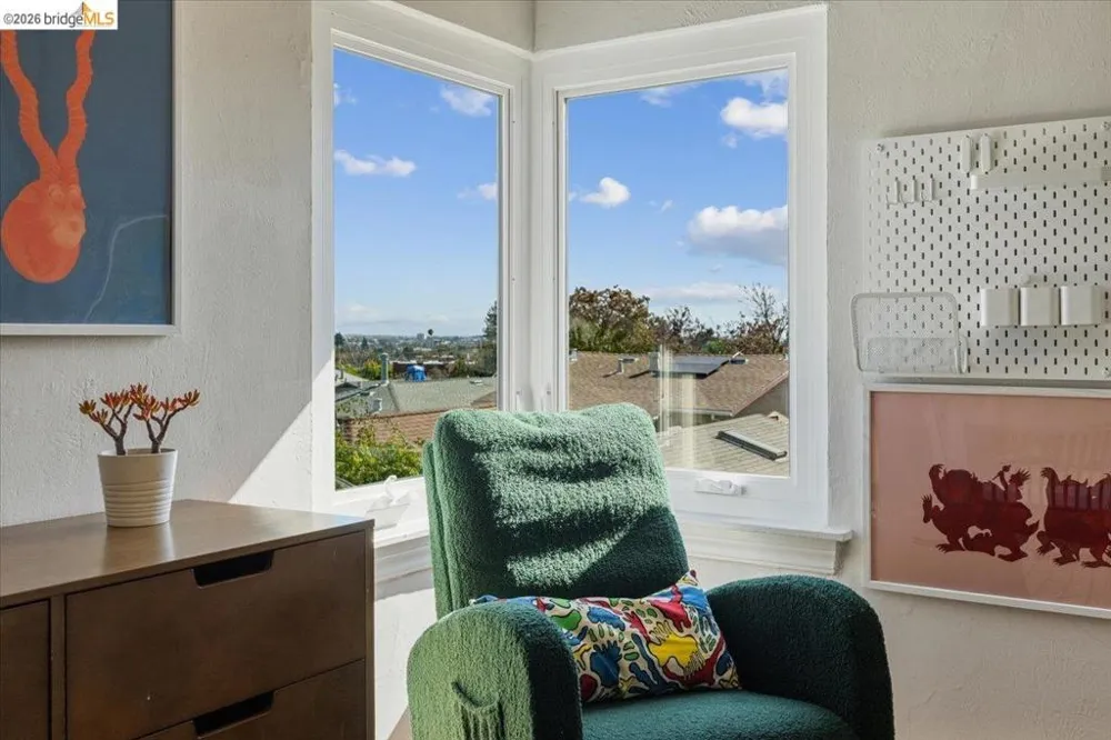 5327 Brann St Oakland, CA 94619