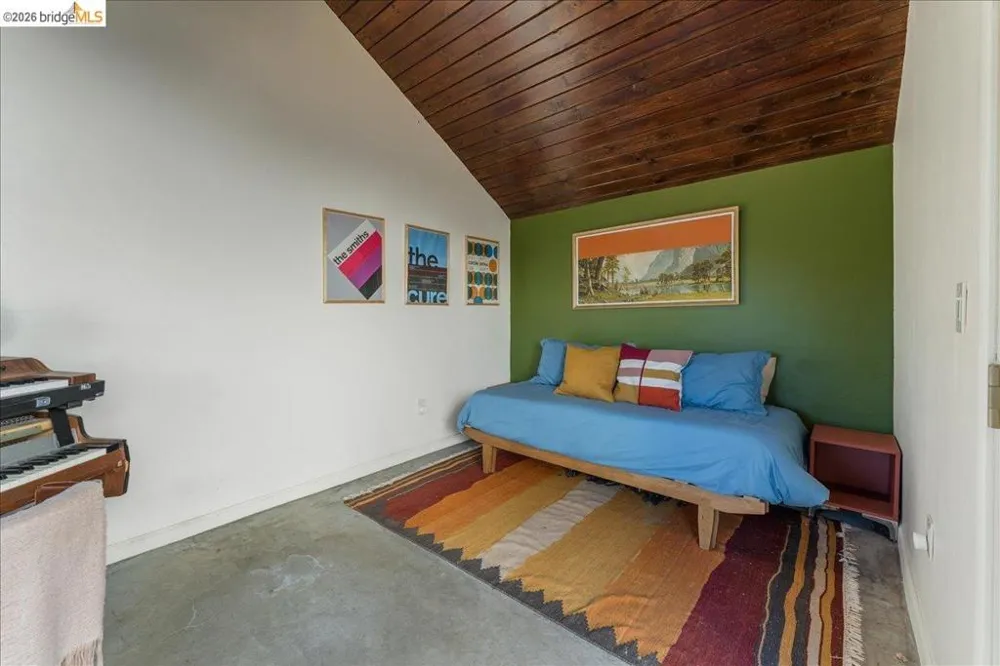5327 Brann St Oakland, CA 94619