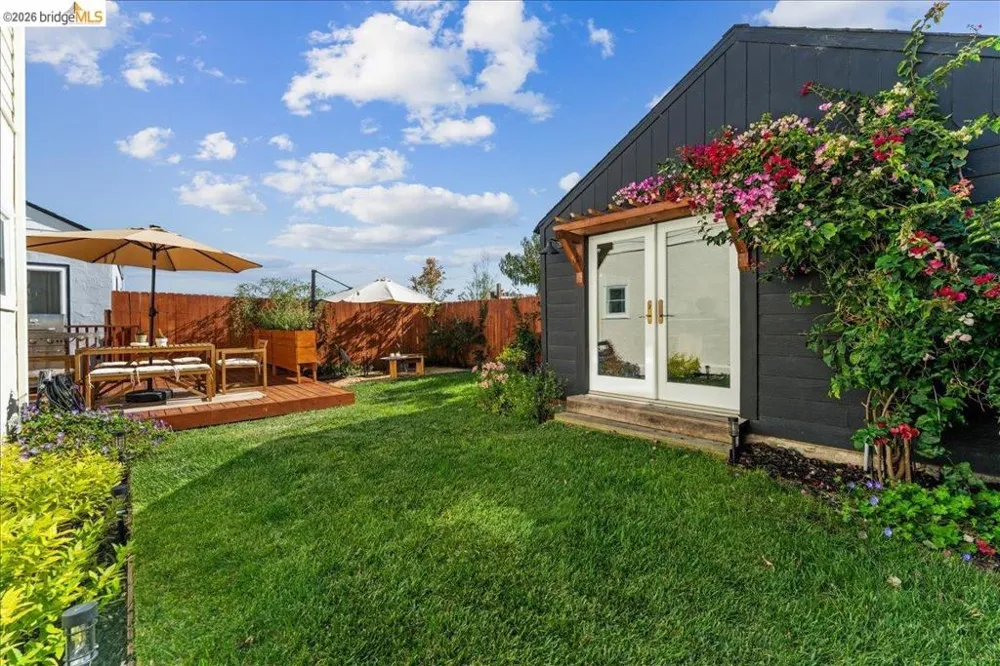 5327 Brann St Oakland, CA 94619