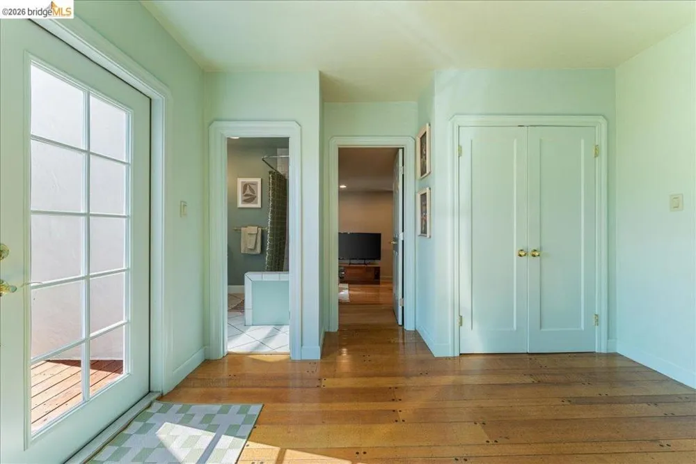5327 Brann St Oakland, CA 94619