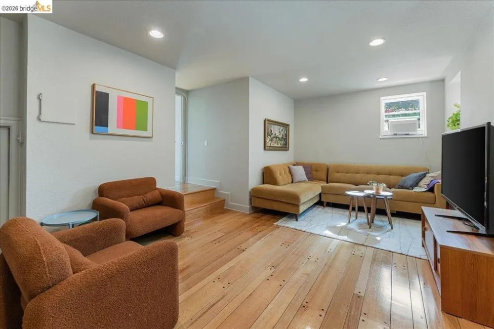 5327 Brann St Oakland, CA 94619