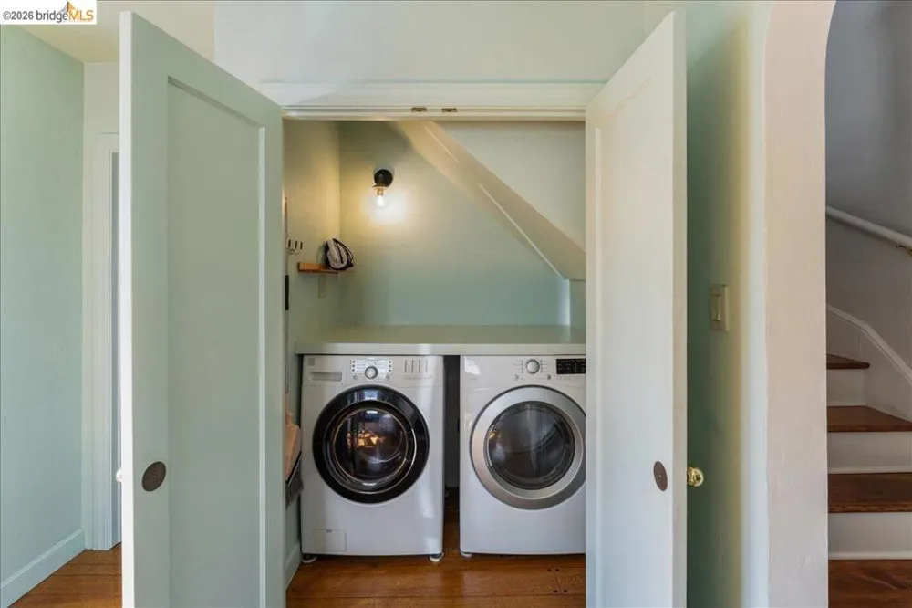 5327 Brann St Oakland, CA 94619