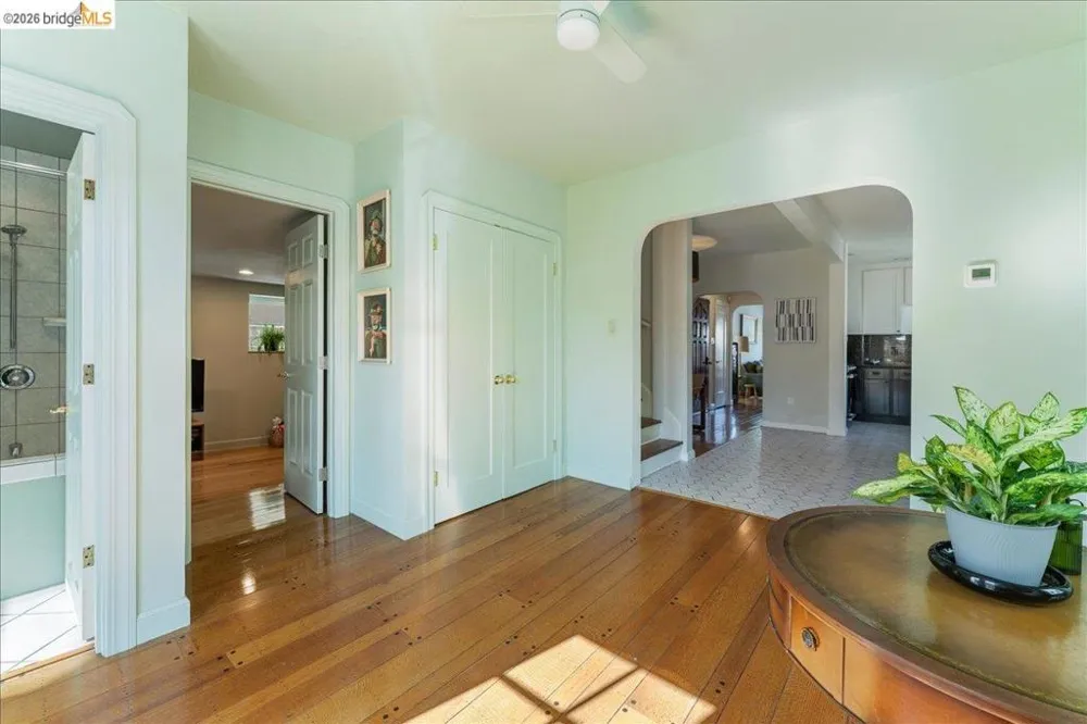 5327 Brann St Oakland, CA 94619