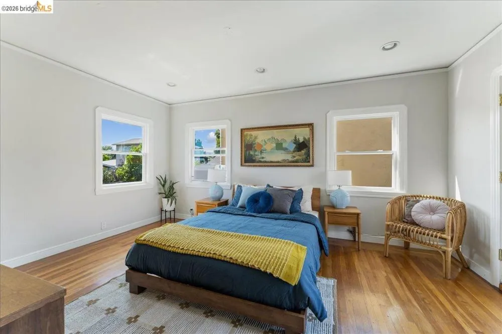 5327 Brann St Oakland, CA 94619