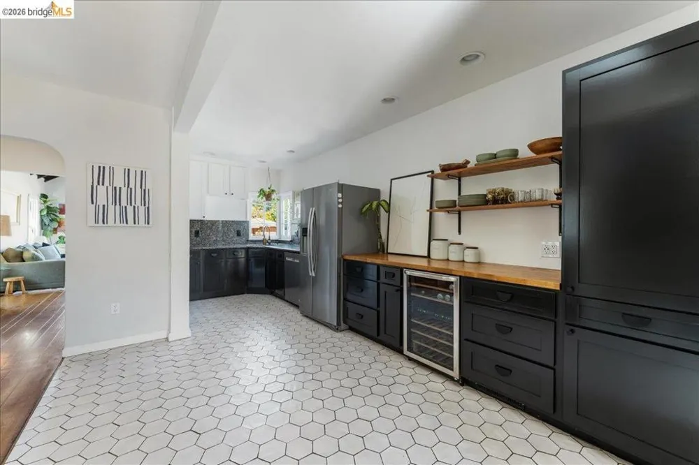 5327 Brann St Oakland, CA 94619