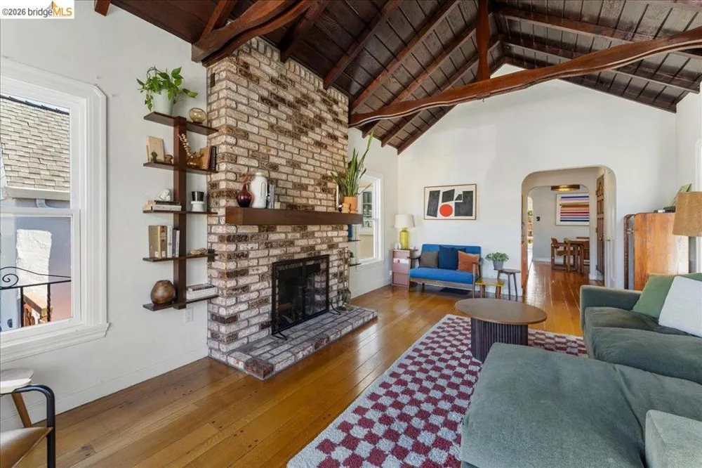 5327 Brann St Oakland, CA 94619