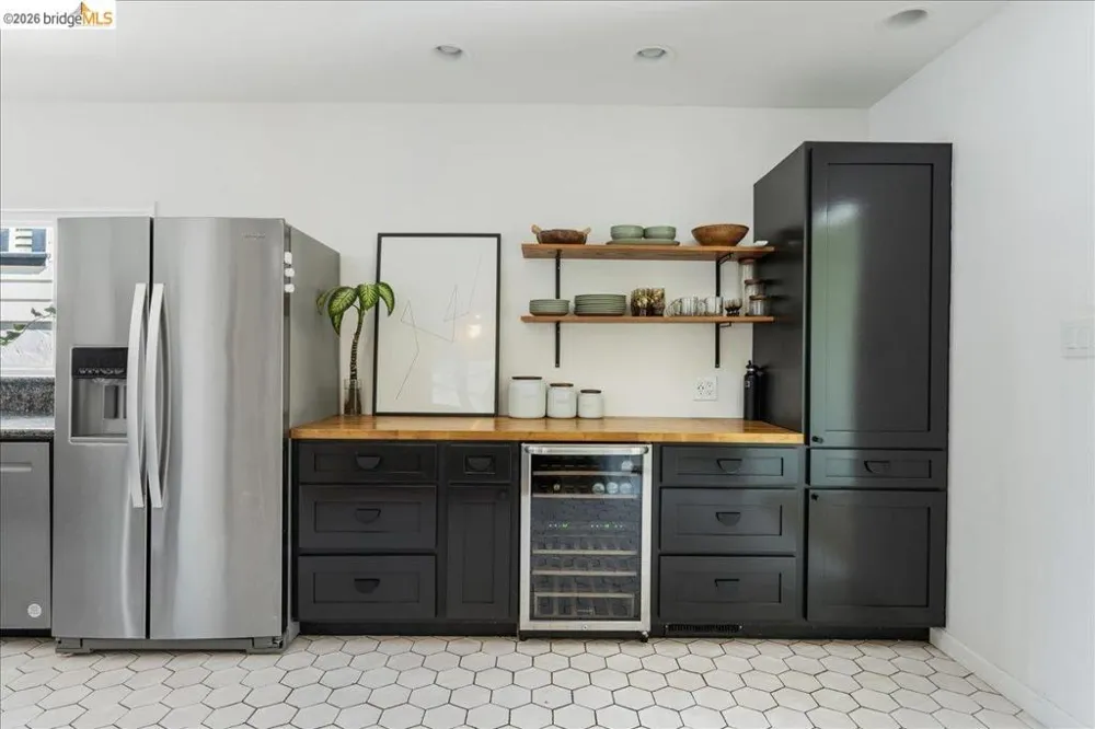 5327 Brann St Oakland, CA 94619