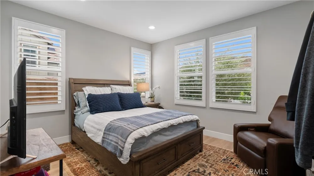 25041 Aspen Falls Canyon Country, CA 91387