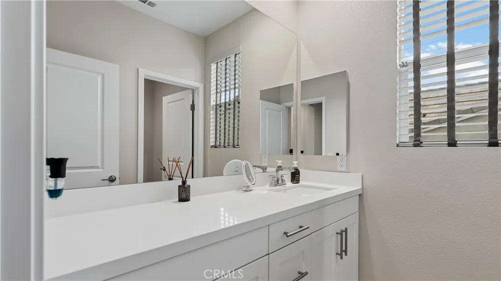 25041 Aspen Falls Canyon Country, CA 91387