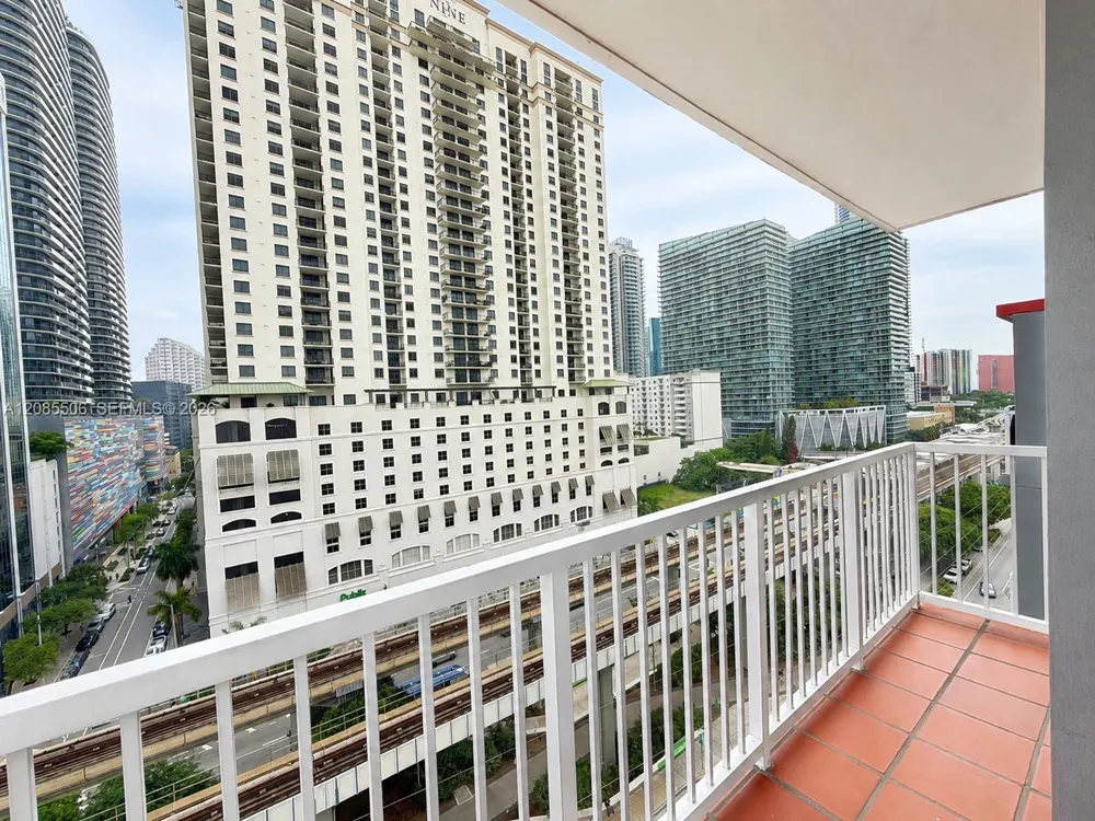 104 SW 9th St #1403 Miami, FL 33130