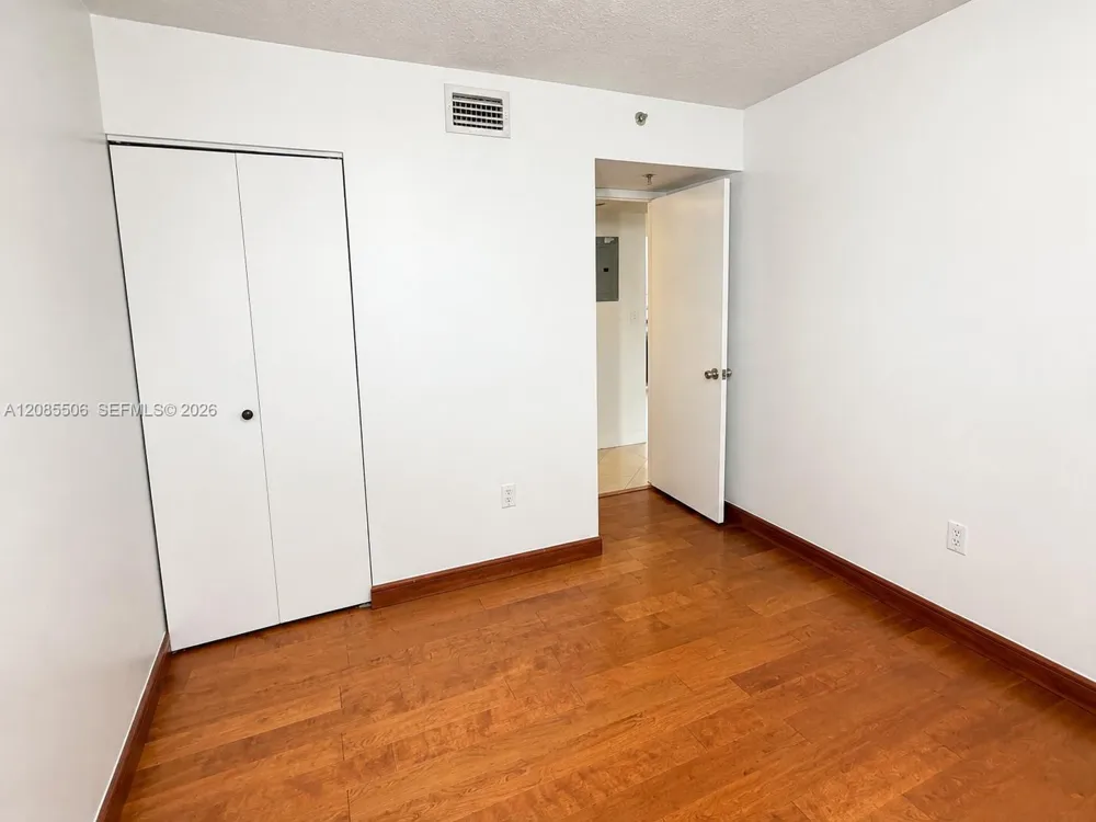 104 SW 9th St #1403 Miami, FL 33130