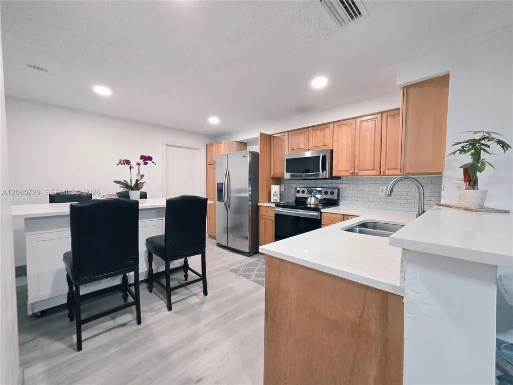 1303 Presidio Dr #6-41 Weston, FL 33327