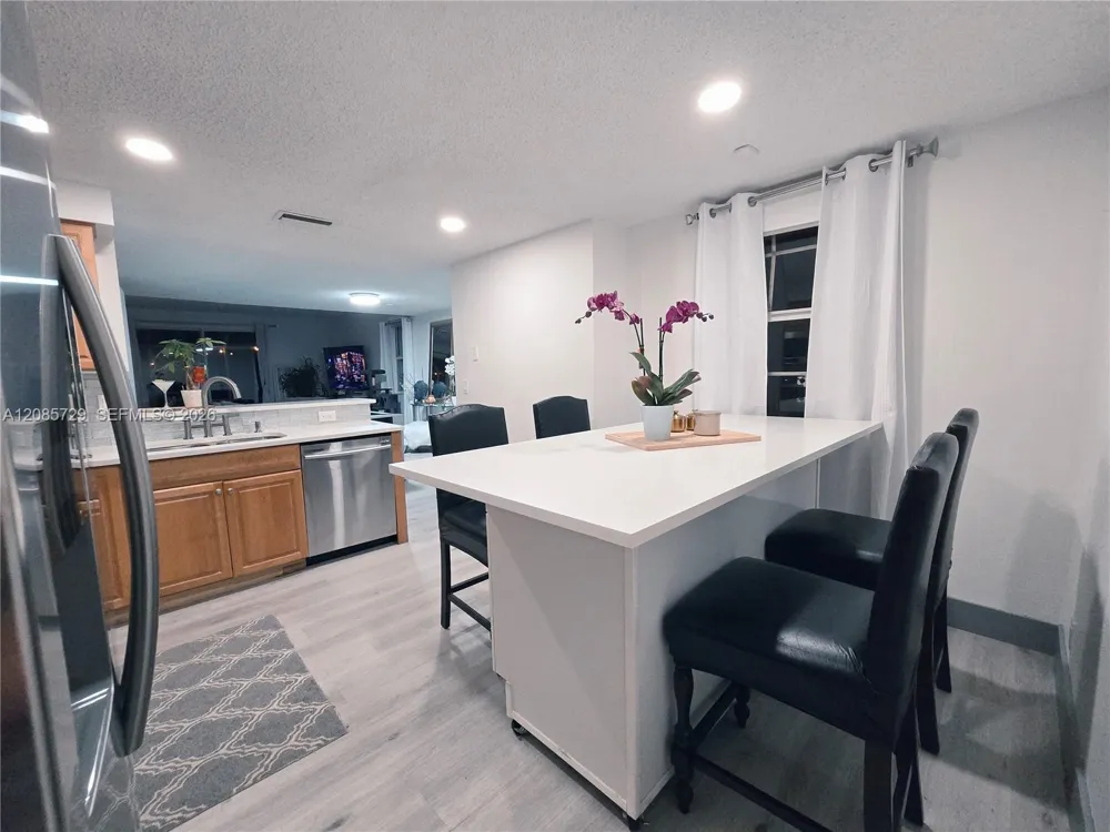 1303 Presidio Dr #6-41 Weston, FL 33327