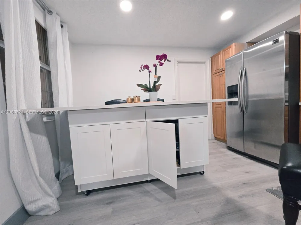 1303 Presidio Dr #6-41 Weston, FL 33327