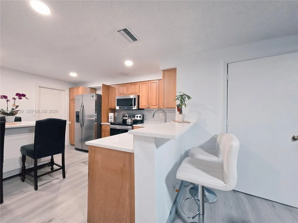 1303 Presidio Dr #6-41 Weston, FL 33327