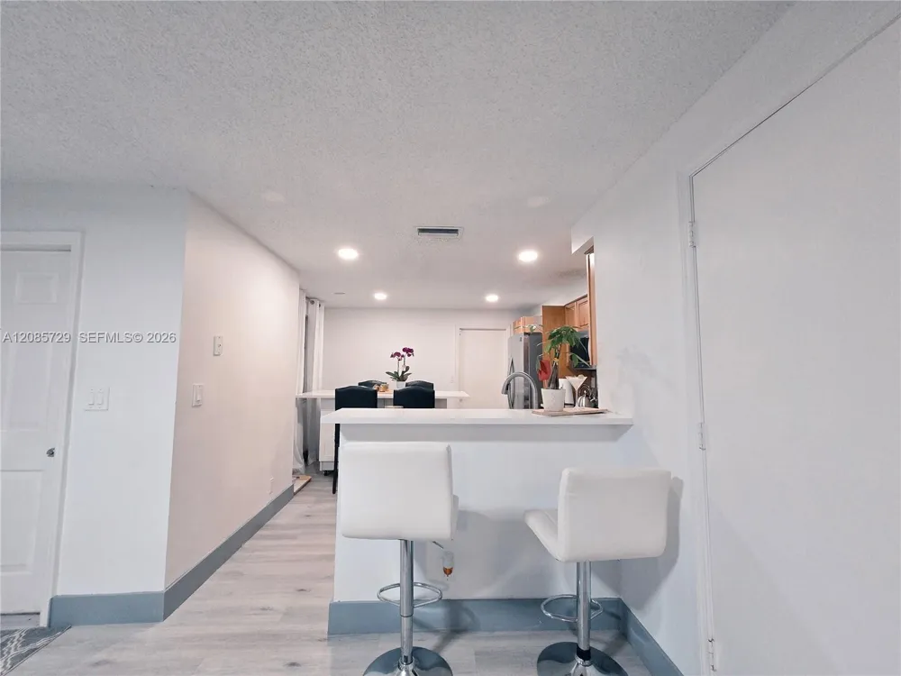 1303 Presidio Dr #6-41 Weston, FL 33327
