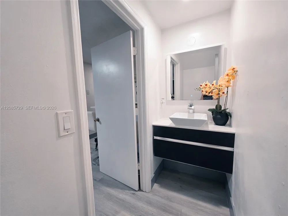 1303 Presidio Dr #6-41 Weston, FL 33327