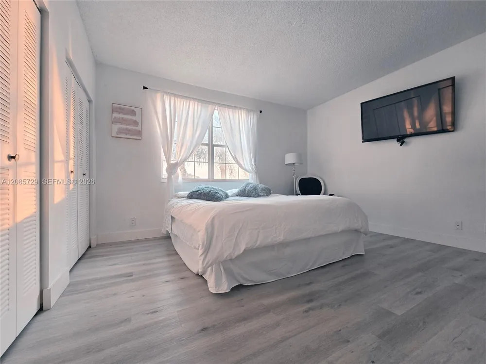 1303 Presidio Dr #6-41 Weston, FL 33327