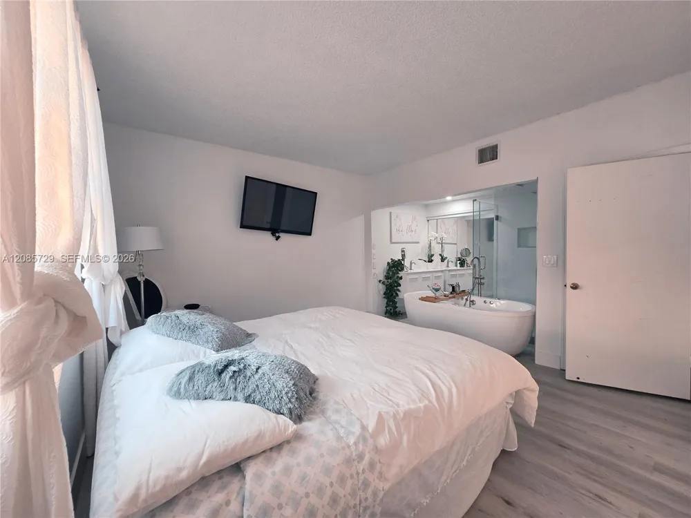 1303 Presidio Dr #6-41 Weston, FL 33327