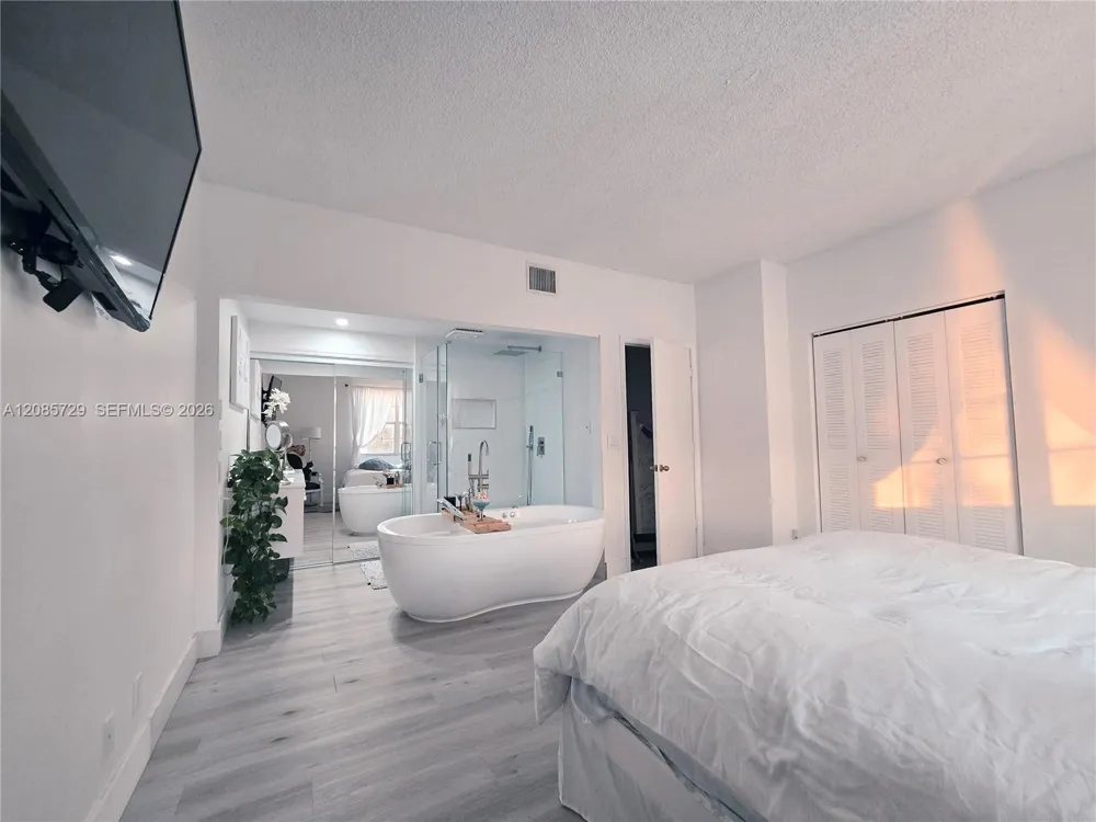 1303 Presidio Dr #6-41 Weston, FL 33327