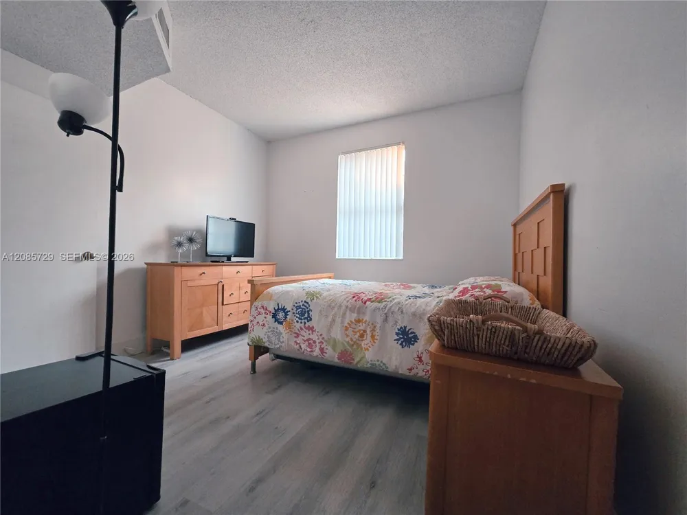 1303 Presidio Dr #6-41 Weston, FL 33327