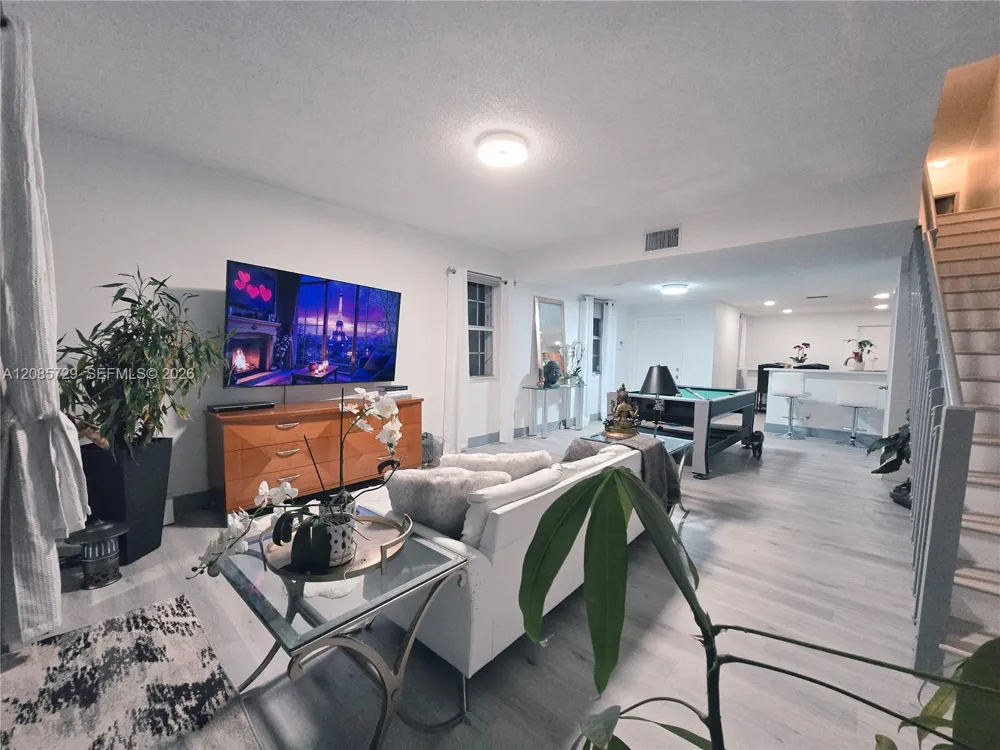 1303 Presidio Dr #6-41 Weston, FL 33327