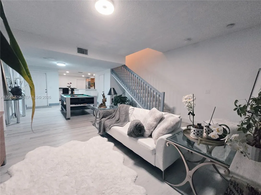 1303 Presidio Dr #6-41 Weston, FL 33327