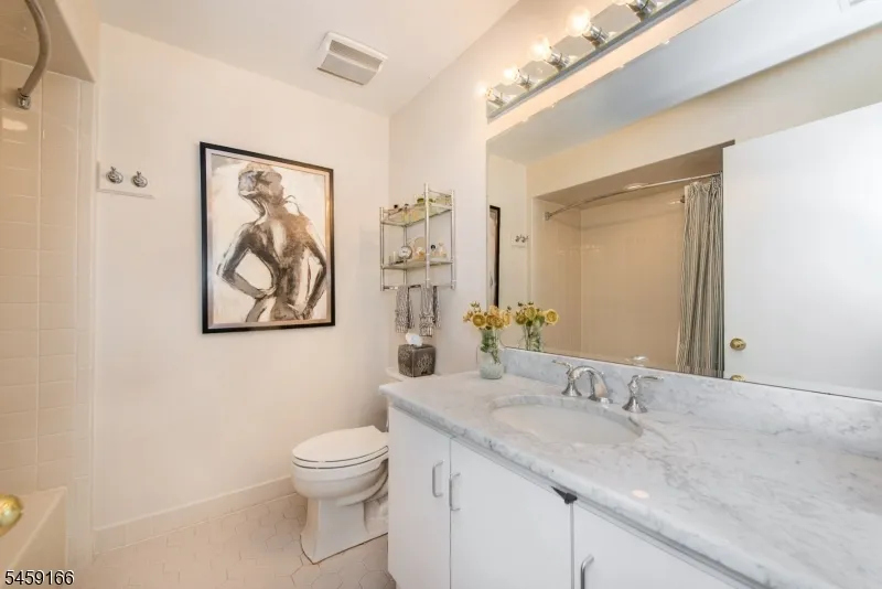 39 Chelsea Ct Madison, NJ 07940