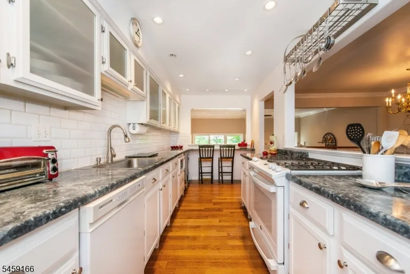 39 Chelsea Ct Madison, NJ 07940