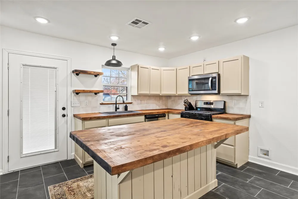 117 S Vann Street Pryor, OK 74361