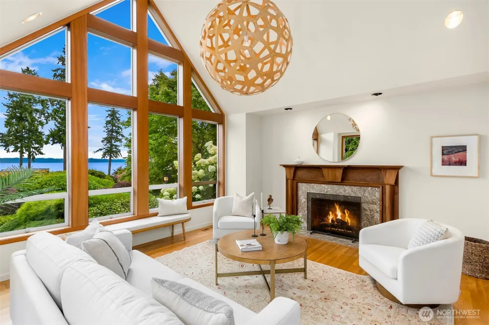 10017 Edgecombe Place NE Bainbridge Island, WA 98110