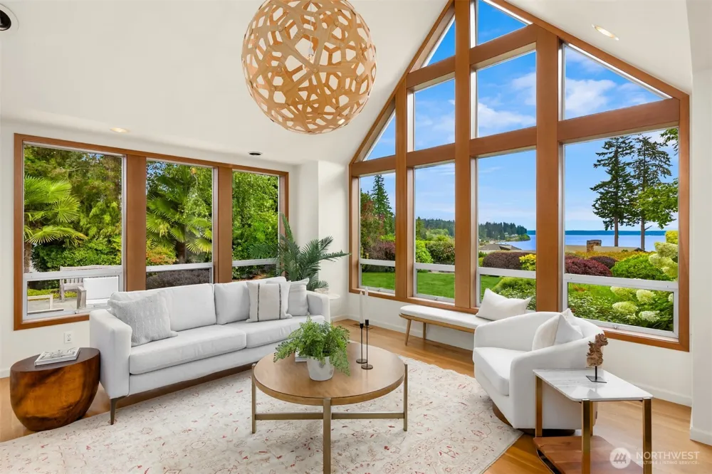 10017 Edgecombe Place NE Bainbridge Island, WA 98110