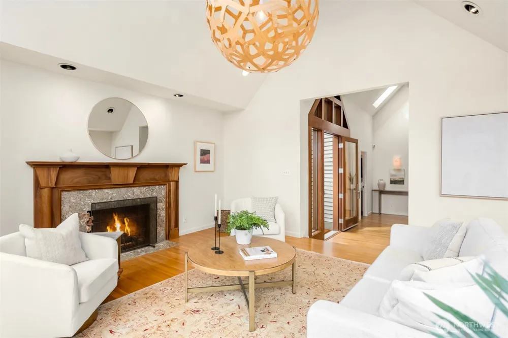 10017 Edgecombe Place NE Bainbridge Island, WA 98110