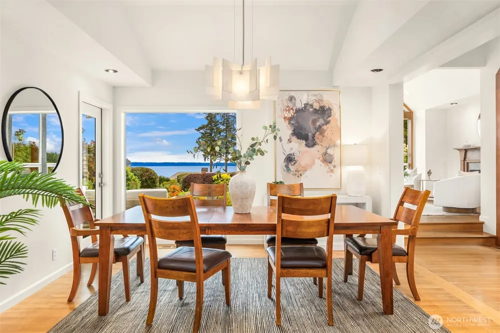 10017 Edgecombe Place NE Bainbridge Island, WA 98110