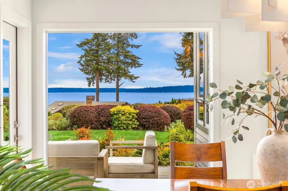 10017 Edgecombe Place NE Bainbridge Island, WA 98110