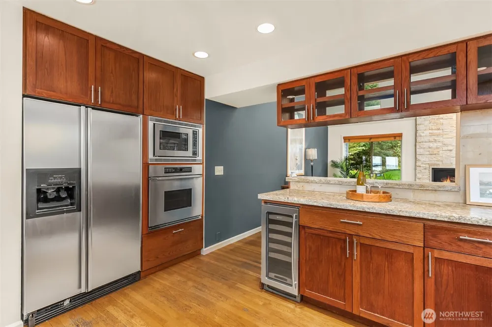 10017 Edgecombe Place NE Bainbridge Island, WA 98110
