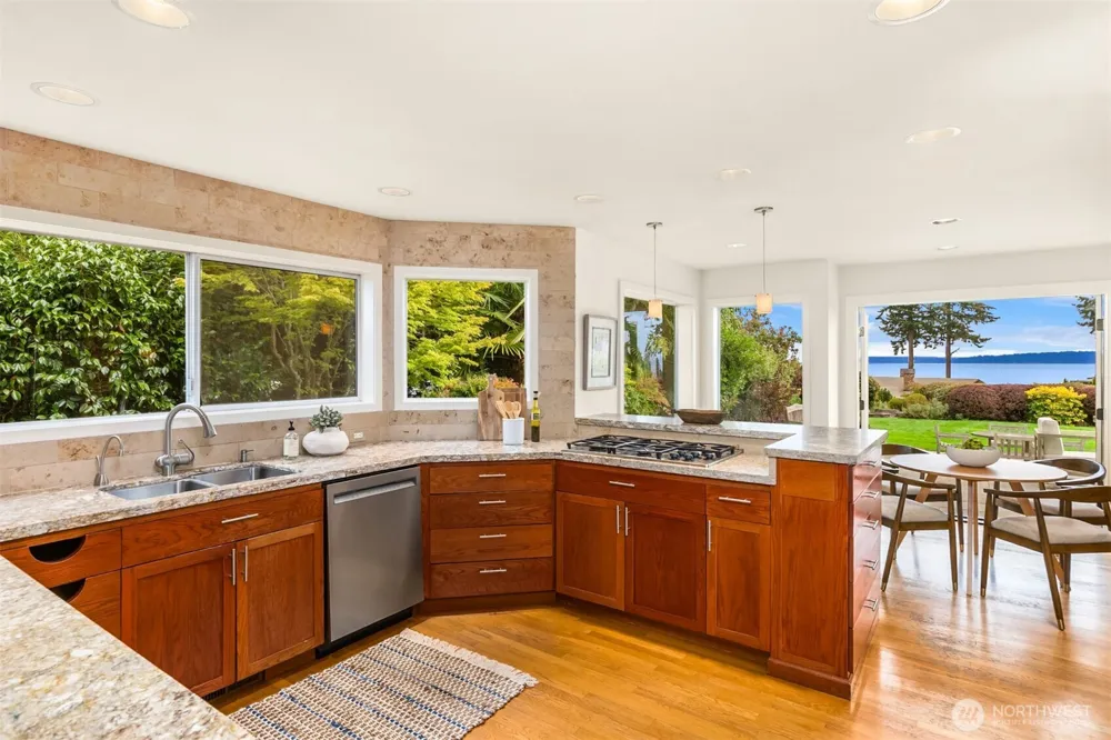 10017 Edgecombe Place NE Bainbridge Island, WA 98110